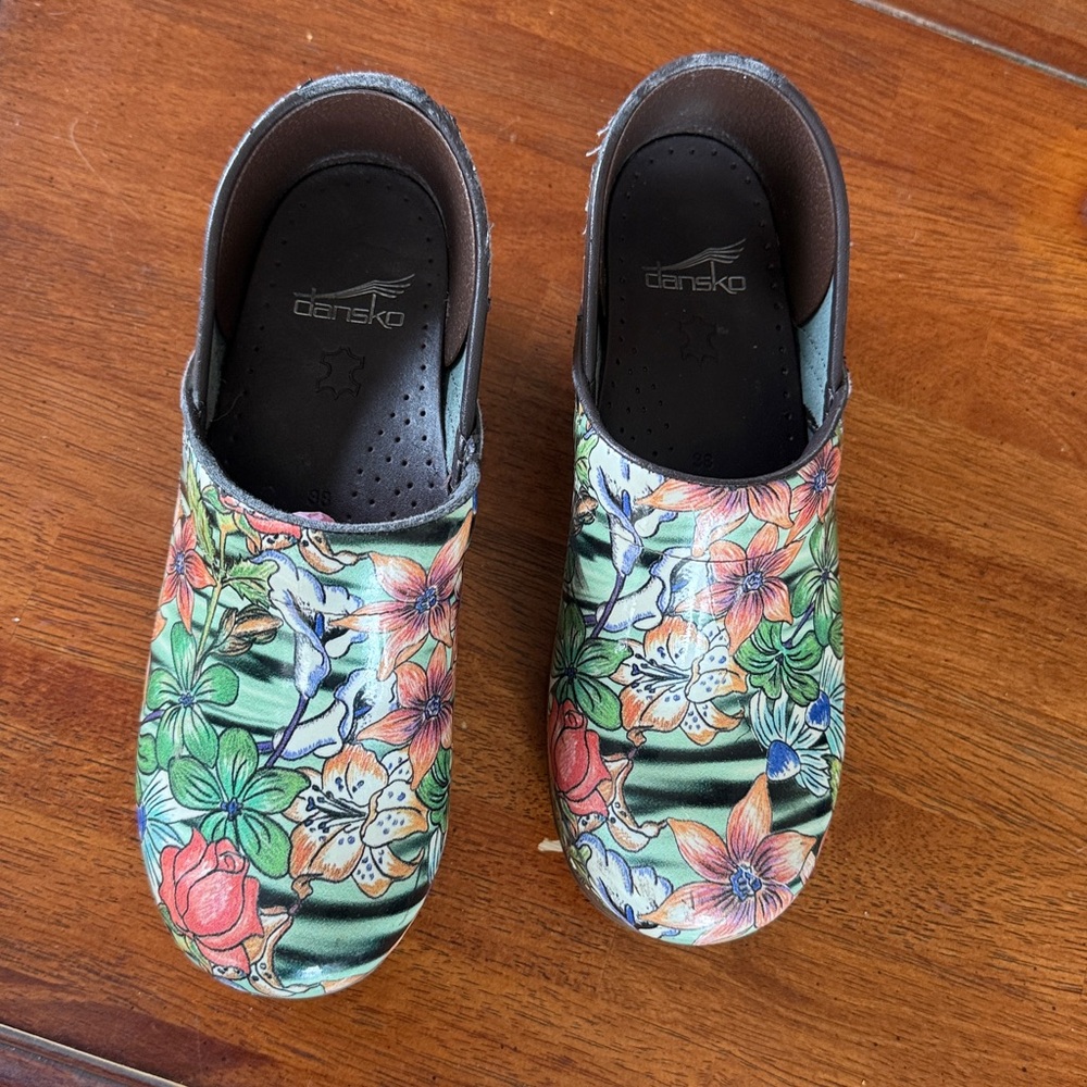 Very Gently Preowned/Excellent Condition Floral Dansko Clogs - Picture 8 of 15